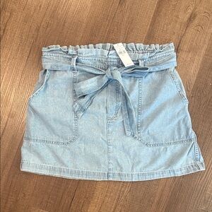 NWT American Eagle Outfitters Light Wash Denim Mini Skirt